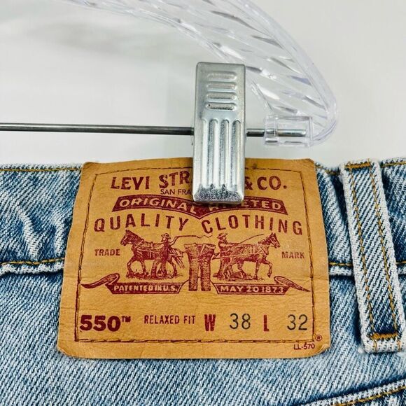 VTG Levi's 550 Denim Relaxed Fit Straight Jeans Medium Wash Blue Mens Size 38x32 - Picture 3 of 9